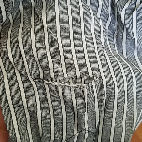 🔴🎉HP🎉Banana Republic Gray and white button down shirt. Men's size M. - Picture 4 of 4